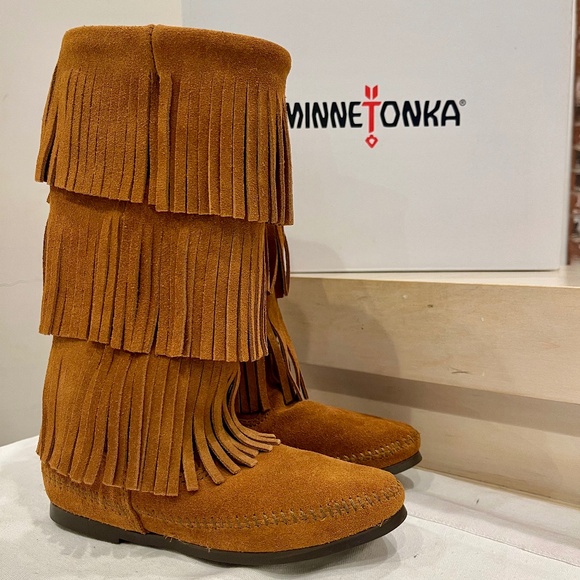 Minnetonka 3 Layer Fringe Brown Boots - Picture 1 of 11